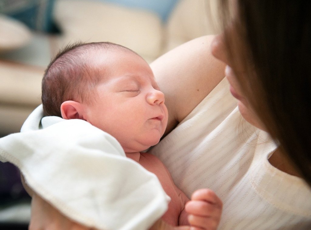 How to Take Care of a Newborn Baby: Basic Tips